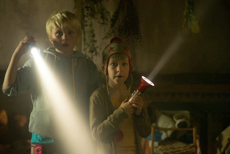 On left Rico (Anton Petzold) and on right Oskar (Juri Winkler). – Bild: 2016 Twentieth Century Fox On left Rico (Anton Petzold) and on right Oskar (Juri Winkler). – Bild: 2016 Twentieth Century Fox