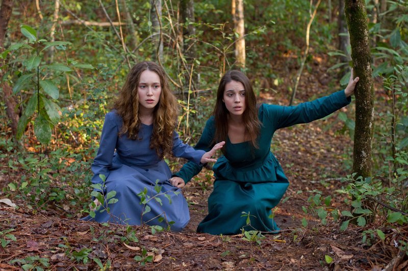 Mary (Alycia Debnam-Carey) und Ruth (Adelaide Kane,r.). – Bild: Tiberius