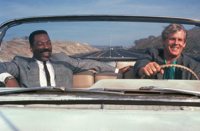 Reggie Hammond (Eddie Murphy,l.) sitzt noch genau einen Tag im Knast, schon steht sein Leben auf dem Spiel: Der brutale Drogenchef The Iceman nämlich will seinen Tod. Das weiß der Cop Jack Cates (Nick Nolte,r.), seit Jahren hinter Iceman her. Cates weiß auch, dass er ohne Hammond selbst bald eingebuchtet wird. Deshalb braucht er, ob er will oder nicht, wieder einmal Hammonds Hilfe. – Bild: Paramount Pictures Reggie Hammond (Eddie Murphy,l.) sitzt noch genau einen Tag im Knast, schon steht sein Leben auf dem Spiel: Der brutale Drogenchef The Iceman nämlich will seinen Tod. Das weiß der Cop Jack Cates (Nick Nolte,r.), seit Jahren hinter Iceman her. Cates weiß auch, dass er ohne Hammond selbst bald eingebuchtet wird. Deshalb braucht er, ob er will oder nicht, wieder einmal Hammonds Hilfe. – Bild: Paramount Pictures