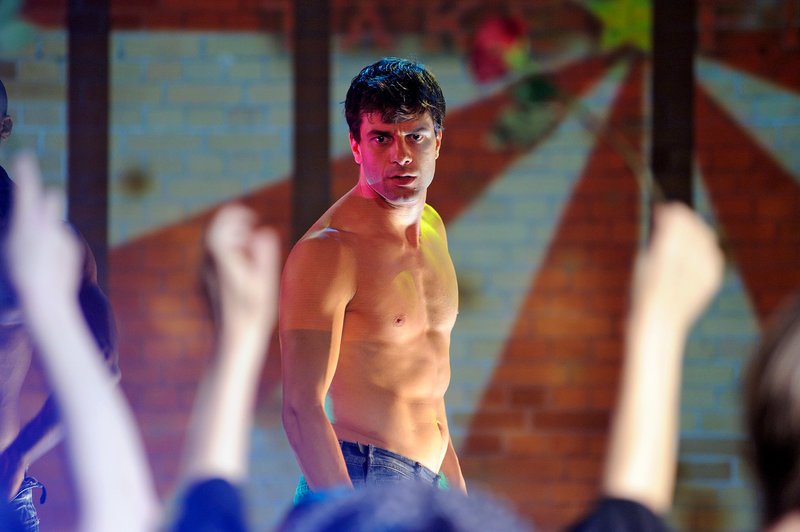 Stripper Leon (Kai Schumann) begeistert seine Fans. – Bild: Sat.1 Eigenproduktionsbild frei