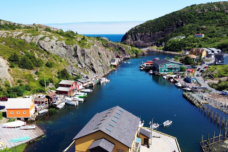 MareTV
Sommer auf Neufundland
Im Sommer treiben Eisberge vor der Küste Neufundlands.
SRF/​NDR/​Johannes Rudolph – Bild: SRF2