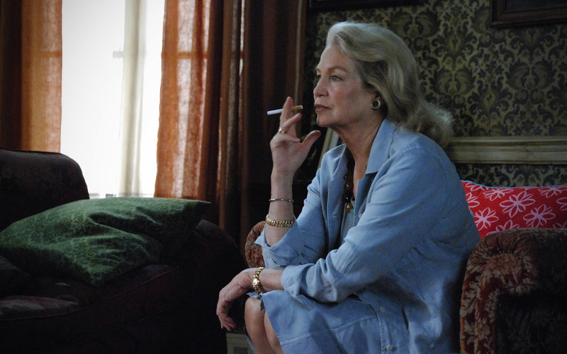 Hat definitiv andere Pläne für Josephs Wohnung: Josephs Schwester Madeleine (Alexandra Stewart). – Bild: ARTE France / © François Fabert Hat definitiv andere Pläne für Josephs Wohnung: Josephs Schwester Madeleine (Alexandra Stewart). – Bild: ARTE France / © François Fabert