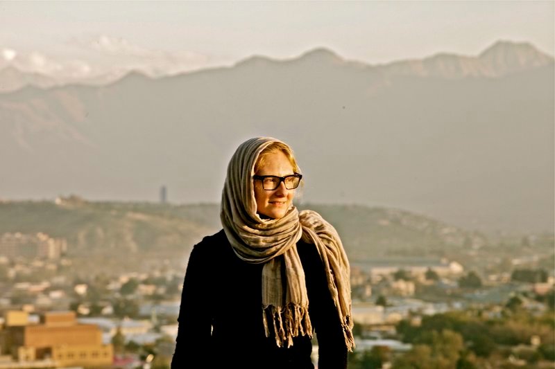 Die australische Filmemacherin Eva Orner besucht Tolo TV, den ersten unabhängigen private Fernsehkanal Afghanistans, und schaut hinter die Kulissen. – Bild: Geo Television