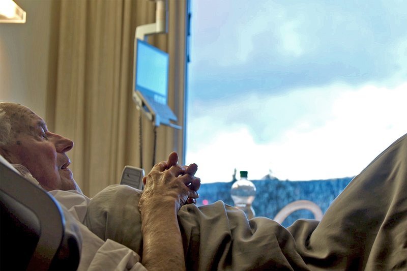 DOK – Von Sorge und Fürsorge Hans Huber (95), musste notfallmässig ins Spital Copyright: SRF – Bild: SRF