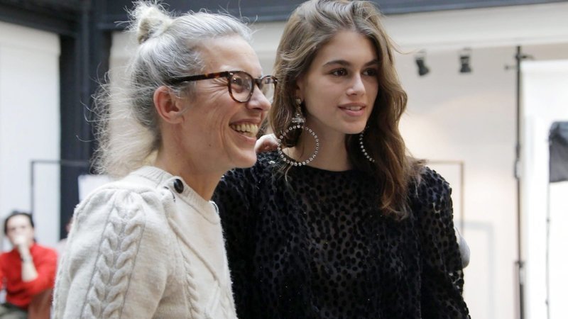 Auch 2019 sind wieder viele Stars zur Pariser Fashion Week erschienen. Große Marken wie Dior, Balmain, Isabel Marant, Jacquemus und Saint Lauren präsentierten ihre Looks für die anstehende Saison. Die Verwendung des sendungsbezogenen Materials ist nur mit dem Hinweis und Verlinkung auf TVNOW gestattet. – Bild: TVNOW //© BANGUMI / DERALF AVRIL 2019 Auch 2019 sind wieder viele Stars zur Pariser Fashion Week erschienen. Große Marken wie Dior, Balmain, Isabel Marant, Jacquemus und Saint Lauren präsentierten ihre Looks für die anstehende Saison. Die Verwendung des sendungsbezogenen Materials ist nur mit dem Hinweis und Verlinkung auf TVNOW gestattet. – Bild: TVNOW //© BANGUMI / DERALF AVRIL 2019