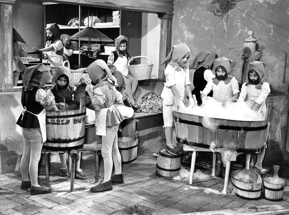 ARD / rbb DIE HEINZELMÄNNCHEN, am Freitag (03.10.14) um 06:45 Uhr im ERSTEN. Die Heinzelmännchen nachts bei ihrer heimlichen Arbeit. – Bild: rbb