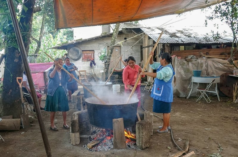 Durch ein ausgeklügeltes Ämtersystem werden die Bewohner von Hueyápan in die Organisation des Festes eingebunden. – Bild: ZDF /​ © Tatiana Falcón
