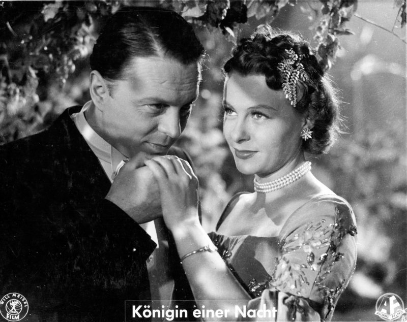 Hans Holt (Herzog Ferdinand von Novasra-Liechtenstein), Ilse Werner (Prinzessin Anna Silvana von Este-Parma). – Bild: ORF