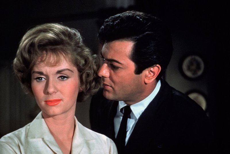 Peggy Brown (Debbie Reynolds, l.); Pete Hammond Jr. (Tony Curtis, r.) – Bild: TM & Copyright © 2003 by Paramount Pictures Corporation. All Rights Reserved. Lizenzbild frei Peggy Brown (Debbie Reynolds, l.); Pete Hammond Jr. (Tony Curtis, r.) – Bild: TM & Copyright © 2003 by Paramount Pictures Corporation. All Rights Reserved. Lizenzbild frei