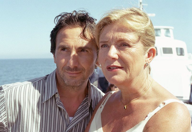 Liebe in Sicht: Barbara (Jutta Speidel) und Enrico (Bruno Maccallini) auf dem Weg ins romantische Amalfi. – Bild: SWR/​ARD/​Degeto/​Hans-Joachim Pfeiffer