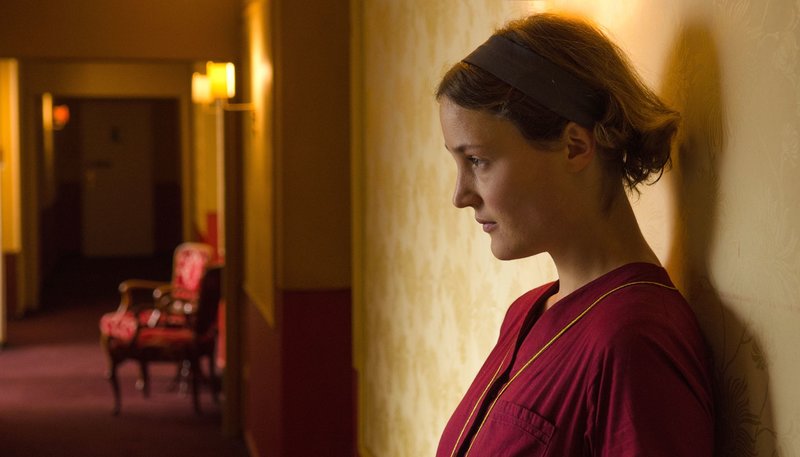 Das Zimmermädchen Lynn – Bild: WDR/​58filme