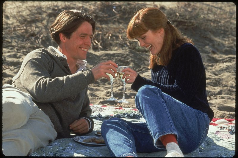 Nine Months Zaterdag 20 november 2010. Op de foto: VLNR: Hugh Grant als Samuel Faulkner en Julianne Moore als Rebecca Taylor. – Bild: ZDF Nine Months Zaterdag 20 november 2010. Op de foto: VLNR: Hugh Grant als Samuel Faulkner en Julianne Moore als Rebecca Taylor. – Bild: ZDF
