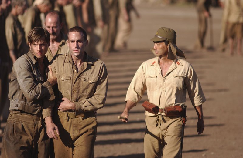 Sie gehen bis an ihre Grenzen: Gibson (Joseph Fiennes, M.) und die anderen Soldaten riskieren viel, um ihre Kollegen zu befreien … – Bild: Buena Vista International Lizenzbild frei