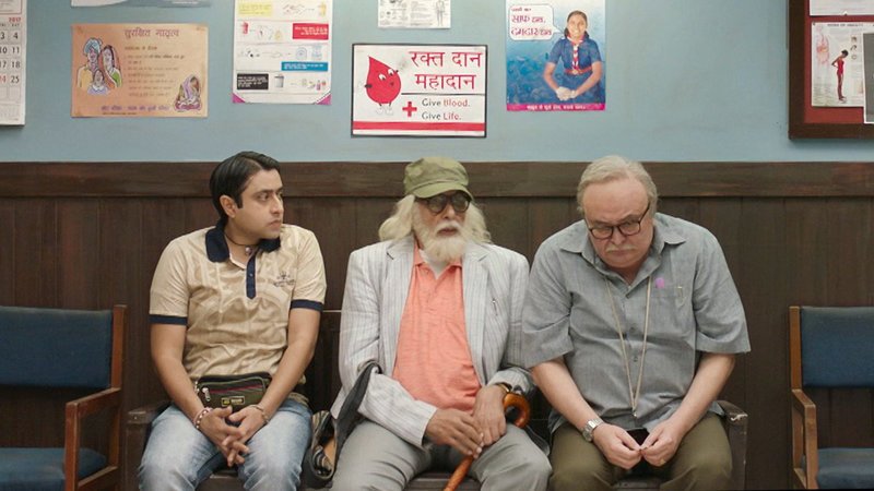 Dhiru (Jimit Trivedi, li), Dattatraya (Amitabh Bachchan, mi), Babulal (Rishi Kapoor, li) – Bild: Zee.One
