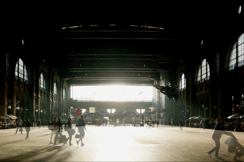 Sternstunde Religion Architektur der Unendlichkeit Bahnhofhalle Hauptbahnhof Zürich. SRF/Maximage – Bild: SRF1 Sternstunde Religion Architektur der Unendlichkeit Bahnhofhalle Hauptbahnhof Zürich. SRF/Maximage – Bild: SRF1