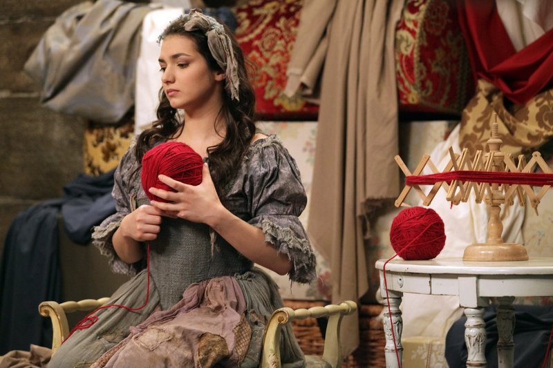 WDR Fernsehen CENERENTOLA, „Rossinis Oper als Märchenfilm an Originalschauplätzen“, am Donnerstag (25.12.14) um 10:15 Uhr. Cenerentola, eine komische Oper in 2 Akten von Gioachino Rossini, ist auf der Basis des Märchens Aschenputtel entstanden. Das Libretto stammt von Jacopo Ferretti. Andrea Andermanns Version unter der Regie von Carlo Verdone wurde an realen Schauplätzen in Turin gedreht und ist mit Animationselementen unterlegt. Szene mit Lena Belkina als Cenerentola – Bild: WDR/Rada Film WDR Fernsehen CENERENTOLA, „Rossinis Oper als Märchenfilm an Originalschauplätzen“, am Donnerstag (25.12.14) um 10:15 Uhr. Cenerentola, eine komische Oper in 2 Akten von Gioachino Rossini, ist auf der Basis des Märchens Aschenputtel entstanden. Das Libretto stammt von Jacopo Ferretti. Andrea Andermanns Version unter der Regie von Carlo Verdone wurde an realen Schauplätzen in Turin gedreht und ist mit Animationselementen unterlegt. Szene mit Lena Belkina als Cenerentola – Bild: WDR/Rada Film