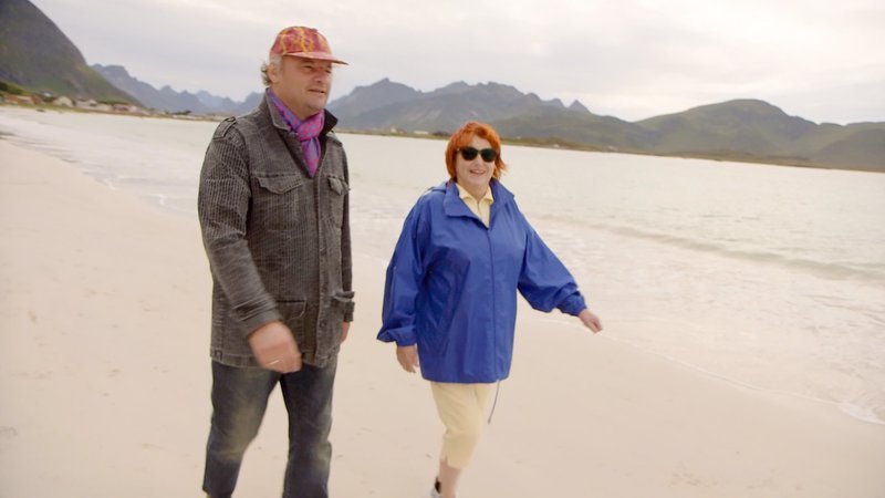 Valie Export mit ihrem Mann Robert Stockinger in Norwegen. – Bild: ORF