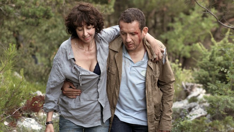Als ihr Flugzeug nach einem Vulkanausbruch notlanden muss, begibt sich ein zerstrittenes französisches Elternpaar (Valérie Bonneton; Dany Boon) auf einen verrückten Roadtrip quer durch Europa.Als ihr Flugzeug nach einem Vulkanausbruch notlanden muss, begibt sich ein zerstrittenes franzĂ¶sisches Elternpaar (ValĂ©rie Bonneton; Dany Boon) auf einen verrĂĽckten Roadtrip quer durch Europa. – Bild: RTL Zwei