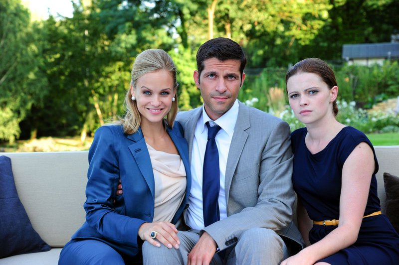 Mirjam Weichselbraun (Silvia), Pasquale Aleardi (Paul), Jennifer Ulrich (Lissie). – Bild: ORF Mirjam Weichselbraun (Silvia), Pasquale Aleardi (Paul), Jennifer Ulrich (Lissie). – Bild: ORF