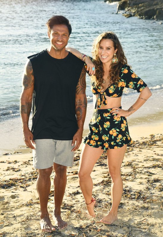 Cover Up On Holiday S01e01 Folge 1 Fernsehserien De