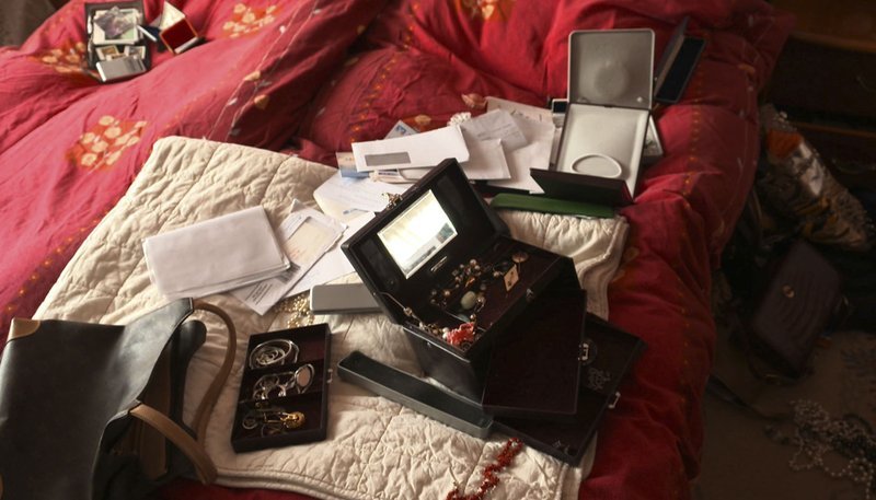 Aufgebrochen und ausgeräumt: so finden viele Einbruchsopfer ihre Wohnung vor. – Bild: SWR