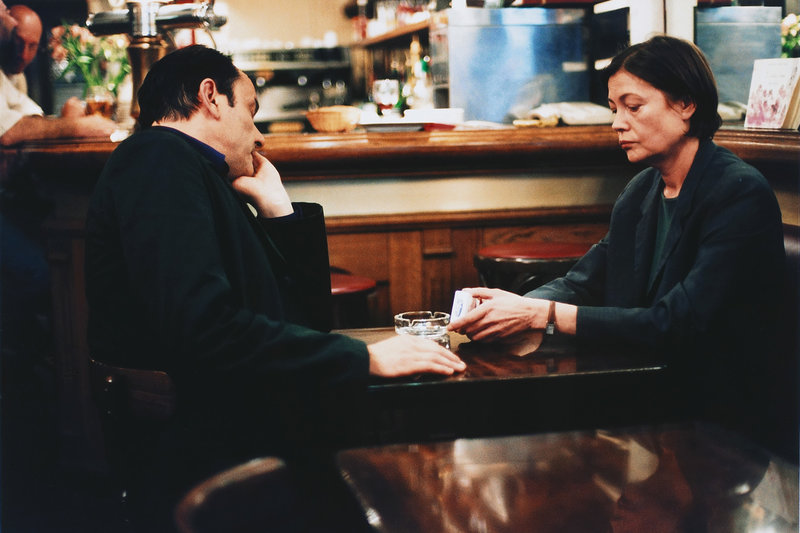 Laura wirbelt Staub auf – Bild: ARTE France /​ © Hirsch-Pathé Renn