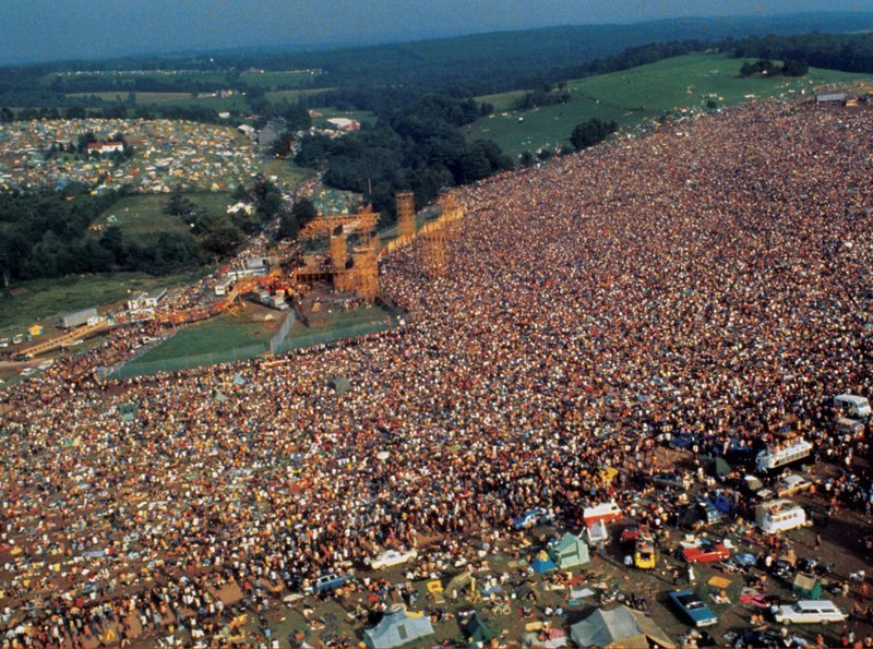 Mit etwa 450.000 Besuchern war Woodstock das größte Treffen der amerikanischen Gegenkultur und gleichzeitig der Höhepunkt der Hippie-Bewegung der 60er Jahre. – Bild: WDR/​Barry Levine