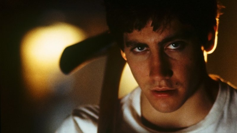 Donald „Donnie“ Darko (Jake Gyllenhaal) auf zerstörerischer Mission. Was hat ihm sein Freund Frank wohl aufgetragen? – Bild: Prokino Donald „Donnie“ Darko (Jake Gyllenhaal) auf zerstörerischer Mission. Was hat ihm sein Freund Frank wohl aufgetragen? – Bild: Prokino