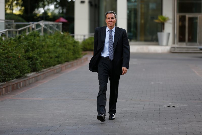 Nachdem der erste Prozess der AMIA-Ermittlungen mit einem Korruptionsskandal endete, beginnt 2004 ein erneutes Verfahren – mit Nisman als Sonderstaatsanwalt. – Bild: ZDF und Marcos Brindicci./​Marcos Brindicci