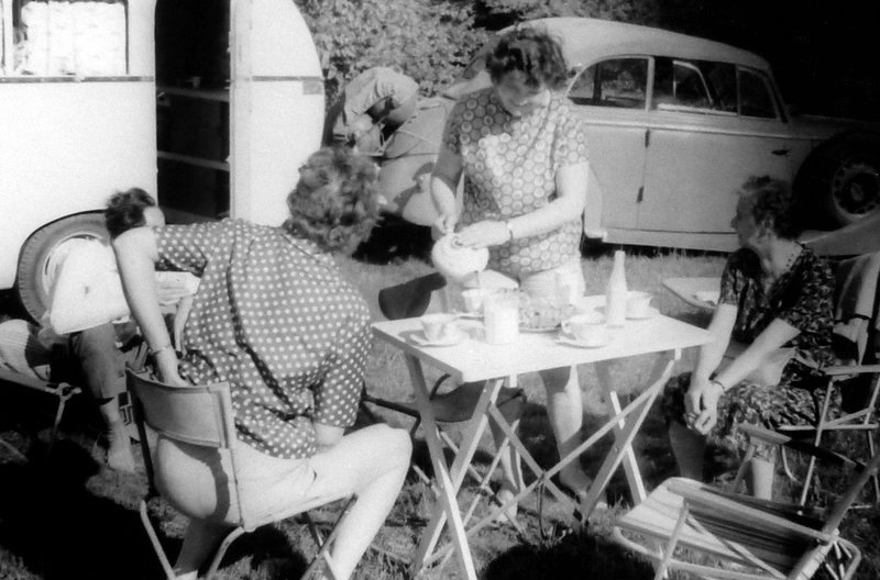 Das „Dübener Ei“ der Familie Würdig in den 60er und 70er Jahren auf Reisen. – Bild: rbb/​MDR/​Christa Würdig