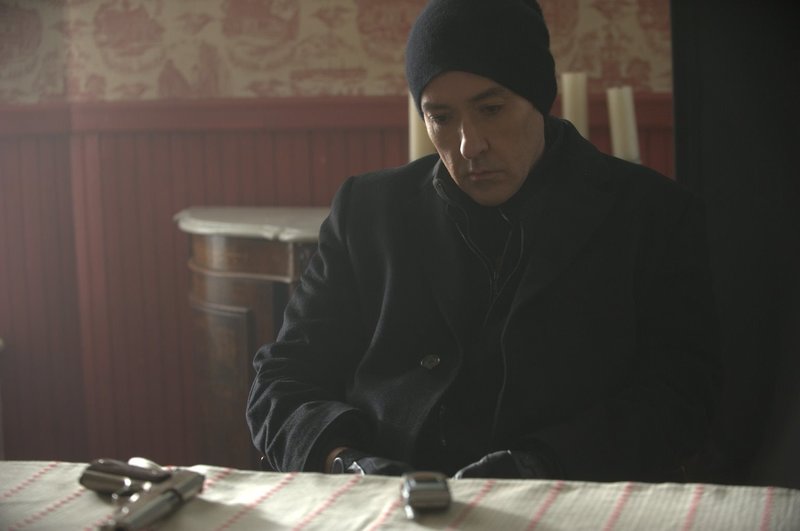 Verzweifelt sucht Clay Riddell (John Cusack) nach seinem Sohn und seiner Ex-Frau, doch die apokalyptische Welt bringt ihn immer wieder an seine Grenzen ... – Bild: 2014 CELL Film Holdings, LLC ALL RIGHTS RESERVED. Lizenzbild frei Verzweifelt sucht Clay Riddell (John Cusack) nach seinem Sohn und seiner Ex-Frau, doch die apokalyptische Welt bringt ihn immer wieder an seine Grenzen ... – Bild: 2014 CELL Film Holdings, LLC ALL RIGHTS RESERVED. Lizenzbild frei