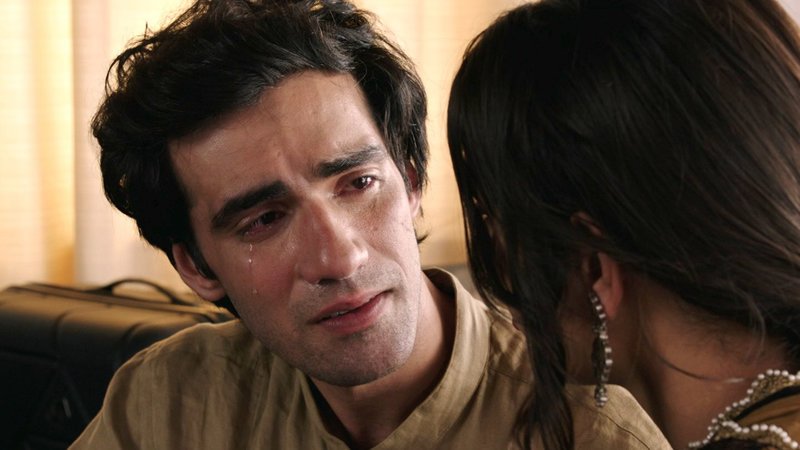 Kais (Avinash Tiwary, li), Laila (Tripti Dimri, re) – Bild: Zee.One