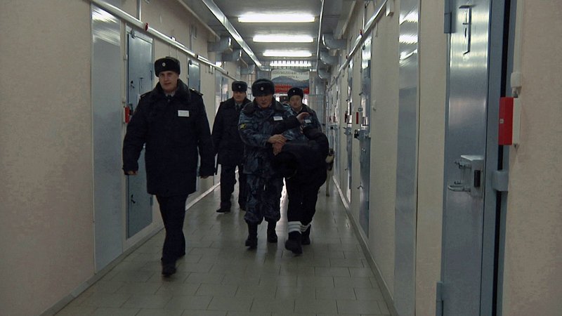 Häftlinge, wie Serienmörder, Terroristen und Kannibalen, verbüßen im „Schwarzer Delphin“ eine lebenslängliche Haftstrafe. – Bild: N24 Doku