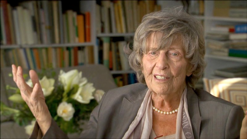 Hochkarätige Zeitzeugen aus acht europäischen Ländern erinnern sich an den Winter 42/​43. Margarete Mitscherlich, die große Psychoanalytikerin, verstarb kurz nach diesem Fernsehinterview. – Bild: WDR