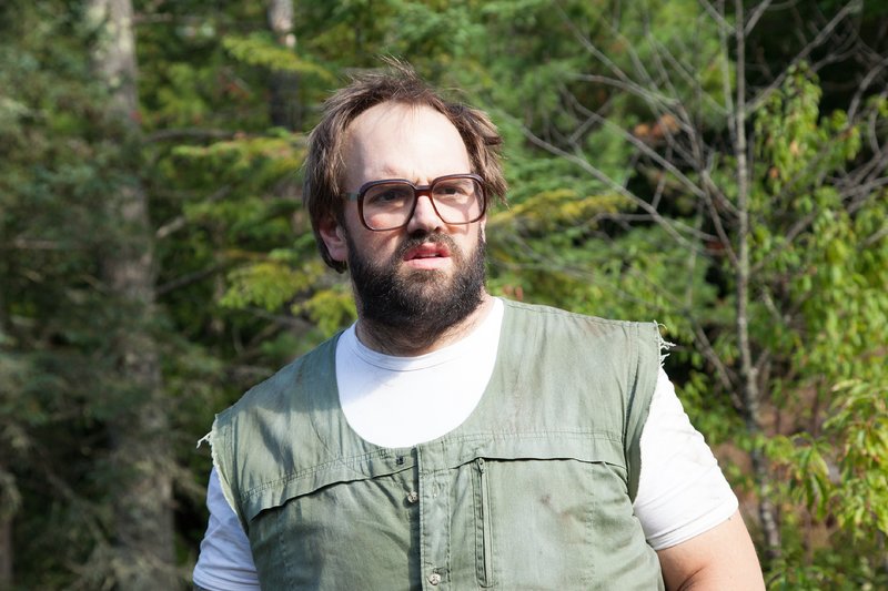 Kenny Baxter (Ethan Suplee) macht mit seinem Bruder Tommy Jagd auf zwei Kinder, die Zeugen eines Mordes wurden... – Bild: RTL / © 2013 Split D Films Kenny Baxter (Ethan Suplee) macht mit seinem Bruder Tommy Jagd auf zwei Kinder, die Zeugen eines Mordes wurden... – Bild: RTL / © 2013 Split D Films
