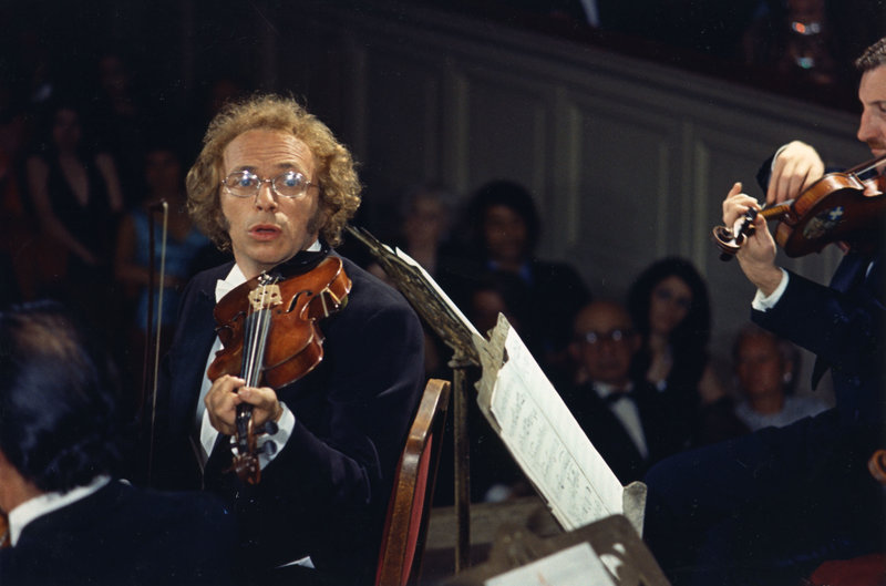 François Perrin (Pierre Richard) ist ein völlig zerstreuter Musiker, der keiner Fliege etwas zu Leide tut. Ausgerechnet dieses konfuse Unschuldslamm sucht sich der Geheimdienst-Chef Toulouse aus, um seinem Stellvertreter, dem ehrgeizigen Milan, einen Streich zu spielen ... – Bild: ATV2 François Perrin (Pierre Richard) ist ein völlig zerstreuter Musiker, der keiner Fliege etwas zu Leide tut. Ausgerechnet dieses konfuse Unschuldslamm sucht sich der Geheimdienst-Chef Toulouse aus, um seinem Stellvertreter, dem ehrgeizigen Milan, einen Streich zu spielen ... – Bild: ATV2