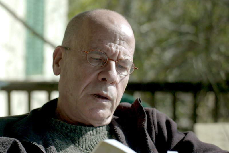 Meir Shalev ist der Sohn des Jerusalemer Dichters Yitzchak Shalev und ein Cousin der Schriftstellerin Zeruya Shalev. – Bild: ARTE France 