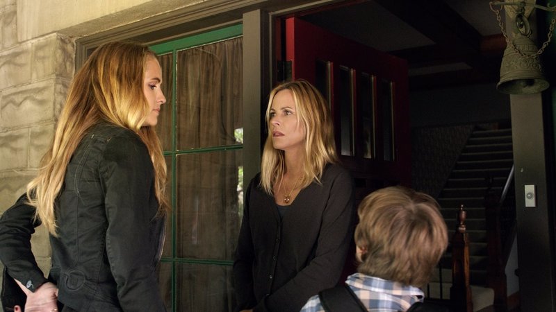 On left: Rebecca (Teresa Palmer), in the middle Sophie (Maria Bello) and on right Martin (Gabriel Bateman). – Bild: Warner Bros. Entertainment Inc. Lizenzbild frei On left: Rebecca (Teresa Palmer), in the middle Sophie (Maria Bello) and on right Martin (Gabriel Bateman). – Bild: Warner Bros. Entertainment Inc. Lizenzbild frei