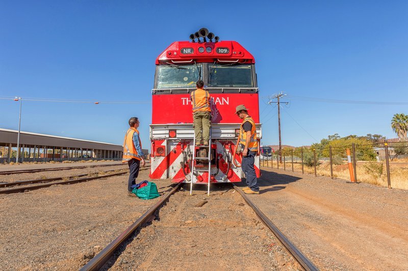 „The Ghan – Eine Zugfahrt durch Australien“, In dieser innovativen Dokumentation steigt der Zuseher in den wohl berühmtesten Zug Australiens ein und reist mit ihm einmal quer durch das ganze Land.Der Ghan gehört zu den berühmtesten Reisezügen der Welt. Er durchquert Australien von Süden nach Norden, mitten durch das Rote Herz des Kontinents. Die Zugstrecke verbindet seit 1929 „Darwin“ im Norden Australiens zunächst mit „Alice Springs“ in der geographischen Mitte des Lands. Seit 2004 durchquert der Zug das ganze Land und fährt bis „Adelaide“ im Süden.Der Zuseher wird auf diese Reise mitgenommen. Weder Musik noch Kommentare stören die Ruhe, während der Ghan friedlich durch die Landschaft fährt. SENDUNG: ORF3 – DO – 11.06.2020 – 08:45 UHR. – Veroeffentlichung fuer Pressezwecke honorarfrei ausschliesslich im Zusammenhang mit oben genannter Sendung oder Veranstaltung des ORF bei Urhebernennung. – Bild: ORF