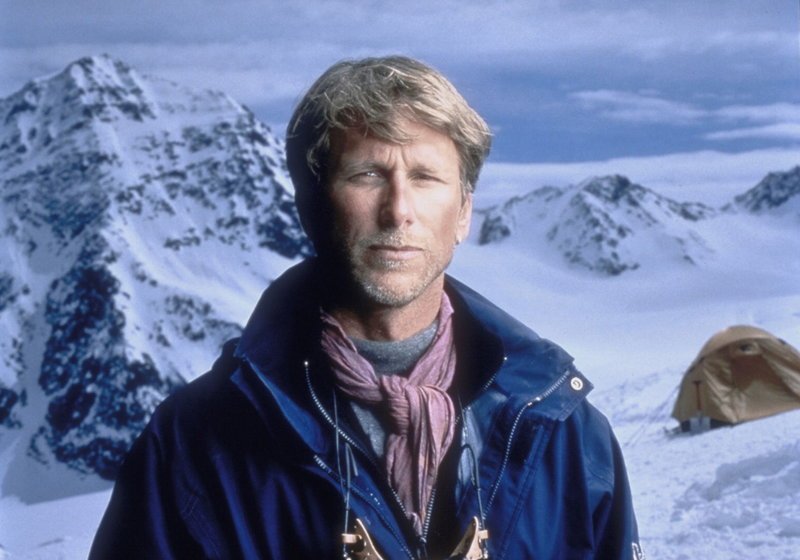 Der Profi-Bergsteiger Scott Fischer (Peter Horton) leitet eine Gruppe der Expedition. – Bild: ProSieben Media AG
