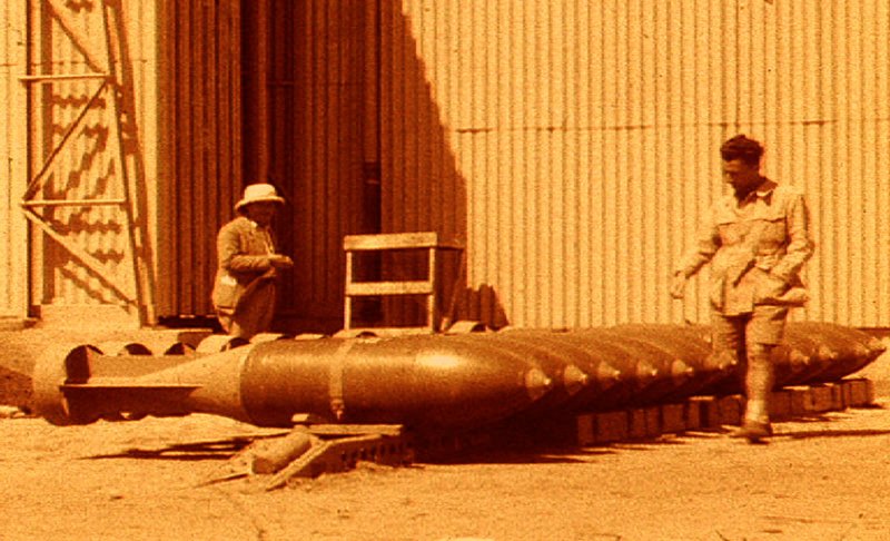 Bomber wurden während des italienischen Eroberungsfeldzugs in Äthiopien zwischen 1935 und 1936 mit Senfgasbomben bestückt, obwohl deren Verwendung stets geleugnet wurde. – Bild: ARTE France /​ © Les Films d’Ici