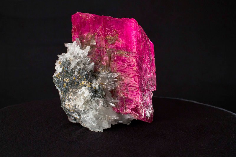 Rhodochrosit aus Peru. – Bild: ARTE France Honorarfreie Verwendung nur im Zusammenhang mit genannter Sendung und bei folgender Nennung „Bild: Sendeanstalt/​Copyright“. Andere Verwendungen nur nach vorheriger Absprache: ARTE-Bildreda