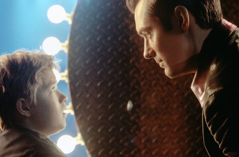 Haley Joel Osment (David) et Jude Law (Gigolo Joe) – Bild: ORF