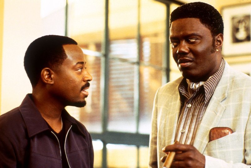 Profi-Dieb Kevin (Martin Lawrence, l.) ergaunert die teuersten Kostbarkeiten, um sie dann über Onkel Jack (Bernie Mac), seinen Hehler, in bare Münze zu verwandeln. – Bild: RTL NITRO Profi-Dieb Kevin (Martin Lawrence, l.) ergaunert die teuersten Kostbarkeiten, um sie dann über Onkel Jack (Bernie Mac), seinen Hehler, in bare Münze zu verwandeln. – Bild: RTL NITRO