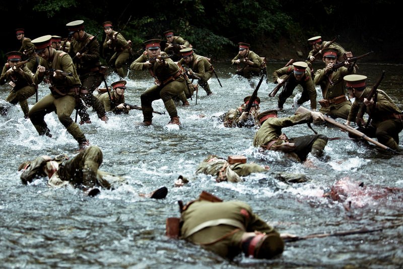 Die japanischen Besatzungstruppen gehen unter. – Bild: ZDF /​ © Copyright 2011 Central Motion Picture Corporation & ARS Film Production