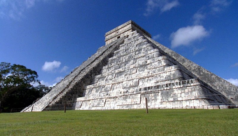 hr-fernsehen PALMENSTRAND UND MAYATEMPEL – MEXIKOS HALBINSEL YUCATÁN, am Sonntag (04.11.12) um 12:15 Uhr. Pyramide in Chichén Itzá, eine der bedeutendsten Ruinenstätten auf der mexikanischen Halbinsel Yucatán. – Bild: HR hr-fernsehen PALMENSTRAND UND MAYATEMPEL – MEXIKOS HALBINSEL YUCATÁN, am Sonntag (04.11.12) um 12:15 Uhr. Pyramide in Chichén Itzá, eine der bedeutendsten Ruinenstätten auf der mexikanischen Halbinsel Yucatán. – Bild: HR