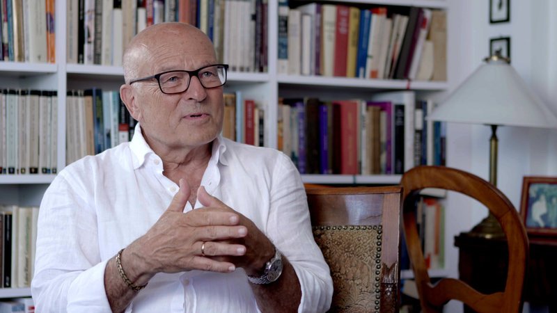 Regisseur Volker Schlöndorff verfilmte Arthur Millers bekanntestes Werk 1985. Die Hauptrolle in „Tod eines Handlungsreisenden“ spielte damals Dustin Hoffman. – Bild: ZDF und Matthias Jim Günther Regisseur Volker Schlöndorff verfilmte Arthur Millers bekanntestes Werk 1985. Die Hauptrolle in „Tod eines Handlungsreisenden“ spielte damals Dustin Hoffman. – Bild: ZDF und Matthias Jim Günther