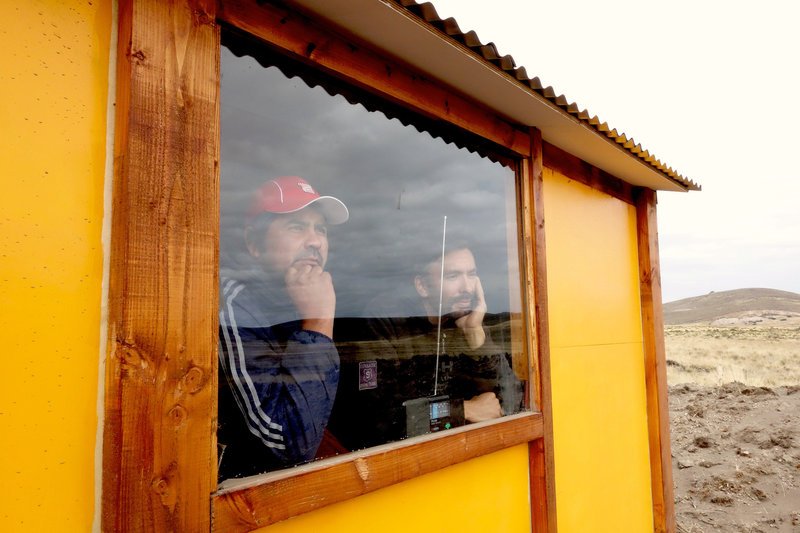 „Zonas Rura“ nennt sich die entlegene Region Patagoniens. Wer hier lebt oder arbeitet hat nur ein einziges Kommunikatonsmittel zur Außenwelt: das Radio. – Bild: ORF