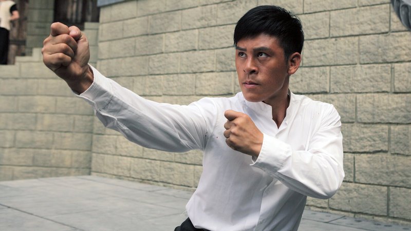 Ein begabter Kämpfer (Xing Yu) schwört Rache für den Tod seines Bruders und stellt sich denjenigen entgegen, die ihn zu einer tödlichen Kampfmaschine ausgebildet haben. – Bild: RTL Zwei