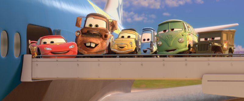 (v.l.) Lightning McQueens (gesprochen von Manou Lubowski) Freunde Hook (gesprochen von Reinhard Brock), Luigi (gesprochen von Rick Kavanian), Guido, Fillmore und Sarge sind zur Stelle, wenn sie gebraucht werden. – Bild: Disney/Pixar (v.l.) Lightning McQueens (gesprochen von Manou Lubowski) Freunde Hook (gesprochen von Reinhard Brock), Luigi (gesprochen von Rick Kavanian), Guido, Fillmore und Sarge sind zur Stelle, wenn sie gebraucht werden. – Bild: Disney/Pixar